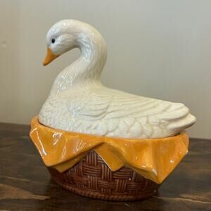 White Duck On Woven Basket  Finish Ceramic Covered Dish Cookie Canister 6"